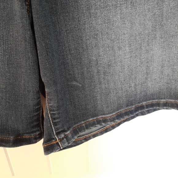 Lane Bryant Signature Fit Boyfriend Denim Midi-Rise Short Dark Wash Blue Size 18 - Picture 7 of 12